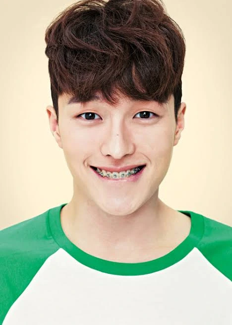 Jang Ki-Yong pasang behel